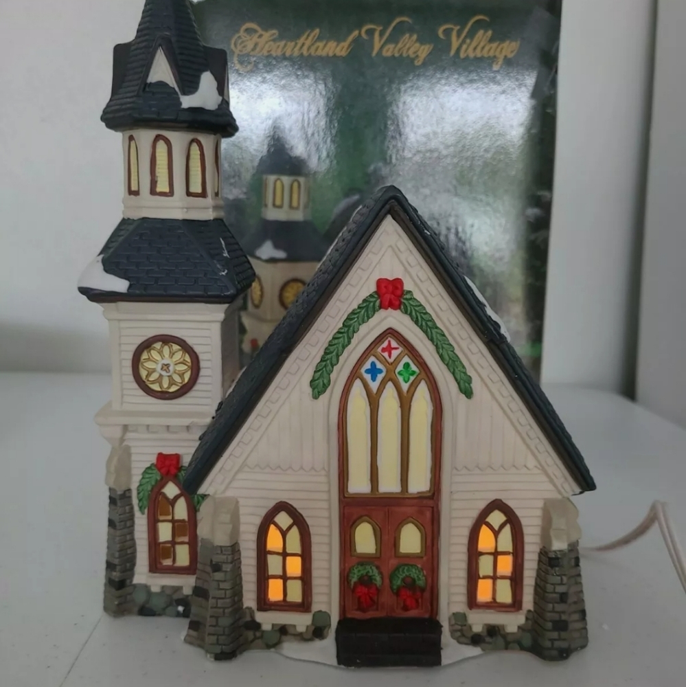 Heartland Valley Village Christmas Lighted House